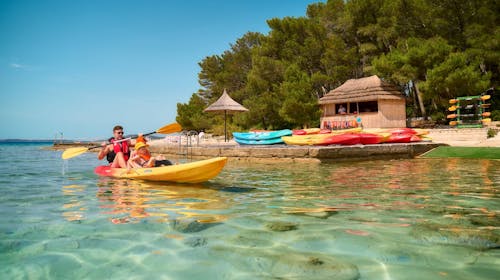 Pine Beach Pakoštane - Porodični all inclusive light odmor uz sport i prirodu, Pakoštane, Dalmacija, Hrvatska - 106.458 RSD - 3x noćenje u Comfort bungalovu (bez struje) za 3 osobe (2 dece do 3,99 godina besplatno), All inclusive light