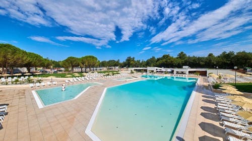 Camping Stella Maris Mobile Homes - Ultra last minute leto u Istri, Umag, Istra, Hrvatska - 28.409 RSD - 2x noćenje u Superior mobilnoj kućici za do 6 osoba (4 odrasle osobe i 2 dece do 11,99 godina), Korištenje spoljašnjih bazena (bazen za odrasle, dečiji bazen, baby bazen)