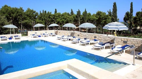 Aminess Vival Casa Velaris - Leto na Braču za porodice, Supetar, ostrvo Brač, Dalmacija, Hrvatska - 80.647 RSD - 4x noćenje u dvokrevetnoj Comfort sobi sa balkonom za 2 osobe (1 dete do 9,99 godina besplatno), Polupansion