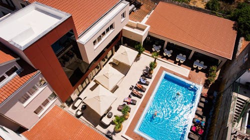Hotel Borovnik - Porodično leto u Dalmaciji - Superior porodična soba, Tisno, ostrvo Murter, Dalmacija, Hrvatska - 30.979 RSD - 2x noćenje u Superior porodičnoj sobi za 2 osobe (1 dete do 11,99 godina, 1 dete do 6,99 godina i 1 dete do 1,99 godina besplatno), Polupansion