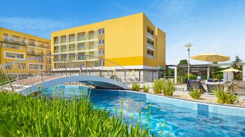 Residence Garden Istra Plava Laguna - Porodični kraj leta u Istri, Umag, Istra, Hrvatska - 60.432 RSD - 3x noćenje u Classic sobi sa balkonom (pogled park) za 2 osobe (1 dete do 11,99 godina besplatno), Polupansion