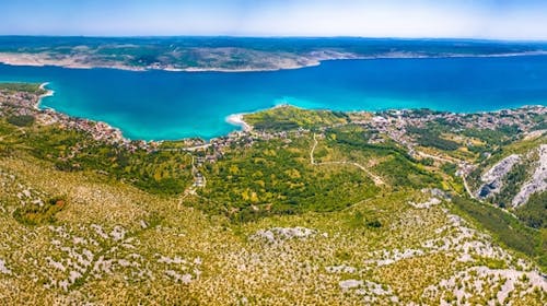 Hotel Riviera - Beg u srce prirode i jadranske obale, Starigrad, Paklenica, Dalmacija, Hrvatska - 44.004 RSD - 3x noćenje u trokrevetnoj sobi za do 3 osobe (3 odrasle osobe ili 2 odrasle i 1 dete besplatno), Doručak