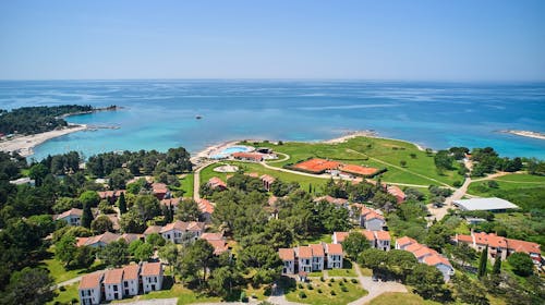 Apartmani Polynesia Plava Laguna - Kraj leta u Istri, Umag, Istra, Hrvatska - 18.658 RSD - 3x noćenje u Studio Economy apartmanu 2+1 strana park za 3 osobe, Korištenje spoljašnjeg bazena za odrasle i bazena za decu