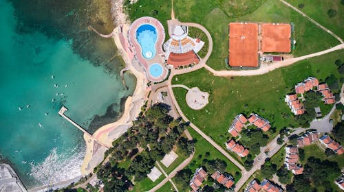 Apartmani Polynesia Plava Laguna - Kraj leta u Istri uz polupansion, Umag, Istra, Hrvatska - 34.969 RSD - 3x noćenje u Studio Economy apartmanu 2+1 strana park za 2 osobe (dete do 4,99 godina besplatno), Polupansion (doručak i večera)
