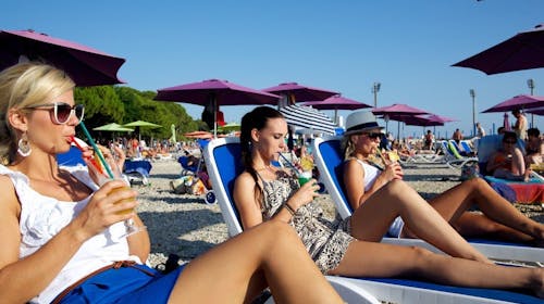 Ilirija Resort - Hotel Kornati - Porodično leto u Biogradu sa punim pansionom - Posebna akcija, Biograd na Moru, Dalmacija, Hrvatska - 141.945 RSD - 5x noćenje u dvokrevetnoj Comfort plus sobi za 2 osobe (1 dete do 12 godina i 1 dete do 7 godina besplatno), Pun pansion