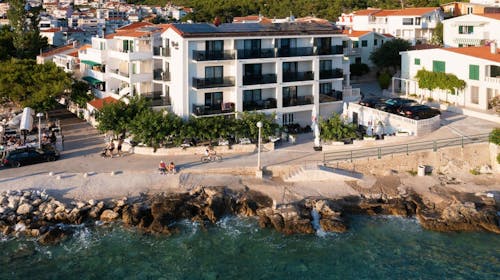 Villa Marello - Porodično leto na Makarskoj rivijeri, Promajna, Makarska rivijera, Dalmacija, Hrvatska - 52.118 RSD - 2x noćenje u dvokrevetnoj Deluxe sobi za 2 osobe (1 dete do 14 godina besplatno), Buffet doručak
