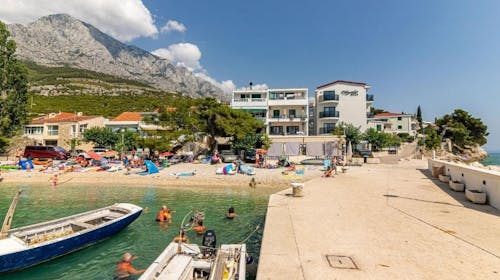 Villa Marello - Porodično leto na Makarskoj rivijeri, Promajna, Makarska rivijera, Dalmacija, Hrvatska - 78.178 RSD - 3x noćenje u dvokrevetnoj Deluxe sobi za 2 osobe (1 dete do 14 godina besplatno), Buffet doručak