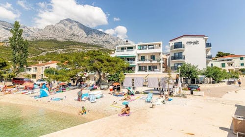 Villa Marello - Porodično leto na Makarskoj rivijeri, Promajna, Makarska rivijera, Dalmacija, Hrvatska - 219.389 RSD - 7x noćenje u dvokrevetnoj Deluxe sobi za 2 osobe (1 dete do 14 godina besplatno), Buffet doručak