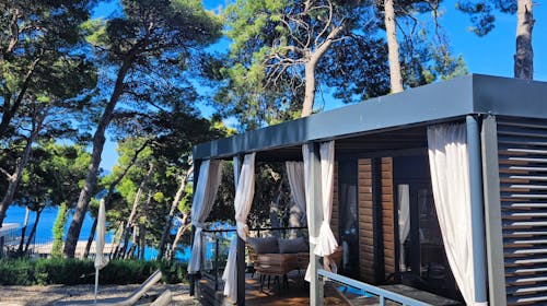 Park Villas by Morenia - Najam Deluxe kamping vile sa privatnim bazenom, Podaca, Makarska rivijera, Dalmacija, Hrvatska - 63.143 RSD - 2x noćenje u kamping vili sa privatnim grejanim bazenom za do 4 osobe, Korištenje hotelskih grejanih spoljašnjih bazena