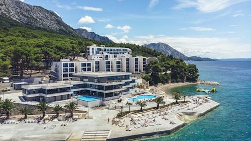 Park Villas by Morenia - Najam Deluxe kamping vile sa privatnim bazenom, Podaca, Makarska rivijera, Dalmacija, Hrvatska - 183.677 RSD - 5x noćenje u kamping vili sa privatnim grejanim bazenom za do 6 osoba (max. 4 odrasle osobe i 2 dece do 11,99 godina), Korištenje hotelskih grejanih spoljašnjih bazena