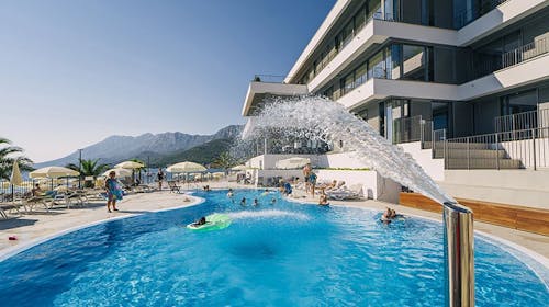 Park Villas by Morenia - Najam Deluxe kamping vile sa privatnim bazenom, Podaca, Makarska rivijera, Dalmacija, Hrvatska - 201.281 RSD - 5x noćenje u kamping vili sa privatnim grejanim bazenom za do 4 osobe, Korištenje hotelskih grejanih spoljašnjih bazena