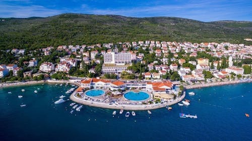 Hotel Katarina - Last minute leto u Selcu, Selce, Hrvatska - 158.353 RSD - 7x noćenje u Standard dvokrevetnoj sobi sa balkonom za 2 osobe (1 dete do 11,99 godina besplatno), Polupansion