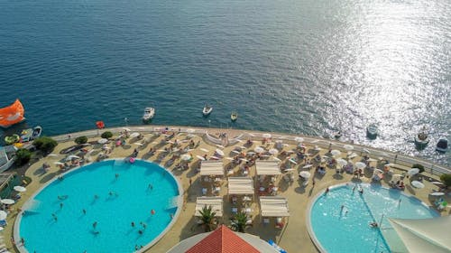 Hotel Katarina - Last minute leto za velike porodice u Selcu, Selce, Hrvatska - 200.612 RSD - 5x noćenje u Superior porodičnoj sobi sa francuskim balkonom (2 povezane sobe) za 2 osobe (4 dece do 11,99 godina besplatno), Polupansion
