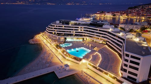 Grand Hotel View - Romantično leto na Braču, Ostrvo Brač, Dalmacija, Hrvatska - 232.306 RSD - 7x noćenje u dvokrevetnoj Superior sobi sa balkonom (bočni pogled na more) za 2 osobe, Polupansion