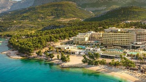 Aminess Laurel Khalani Hotel - Leto u hotelu sa 5 zvezdica u Makarskoj, Makarska, Makarska rivijera, Dalmacija, Hrvatska - 281.263 RSD - 5x noćenje u Deluxe sobi sa balkonom za 2 osobe (1 dete do 9,99 godina besplatno), Polupansion (buffet doručak i večera)