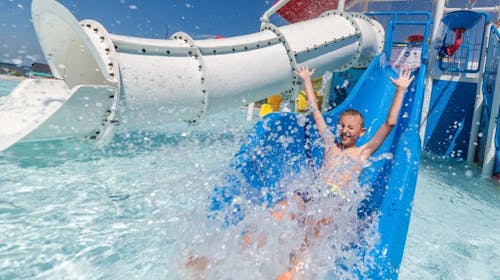 Camping Park Umag - Porodično leto u Istri, Umag, Istra, Hrvatska - 121.869 RSD - 5x noćenje u Classic mobilnoj kućici za do 6 osoba (4 odrasle osobe i 2 dece do 11 godina), Korištenje bazena Central Area sa gusarskim brodom i novog Canova pool