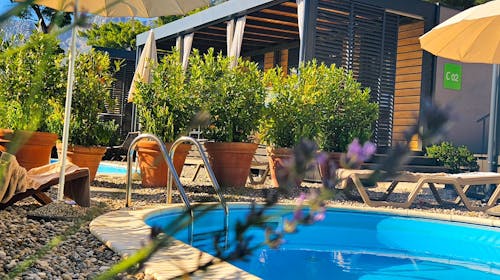 Park Villas by Morenia - All inclusive odmor u Deluxe kamping vili sa privatnim bazenom, Podaca, Makarska rivijera, Dalmacija, Hrvatska - 112.242 RSD - 2x noćenje u kamping vili sa privatnim grejanim bazenom za do 4 osobe, All inclusive