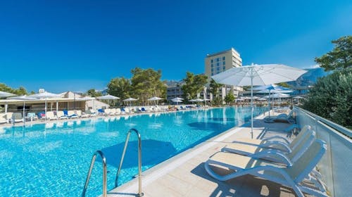 Bluesun Holiday Village Alan - Last minute leto sa punim pansionom, Starigrad Paklenica, Dalmacija, Hrvatska - 53.523 RSD - 2x noćenje u Standard dvokrevetnoj sobi sa balkonom za 2 osobe, Puni pansion