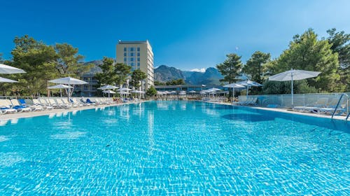 Bluesun Holiday Village Alan - Last minute leto sa punim pansionom, Starigrad Paklenica, Dalmacija, Hrvatska - 80.284 RSD - 3x noćenje u Standard dvokrevetnoj sobi sa balkonom na morskoj strani za 2 osobe, Puni pansion