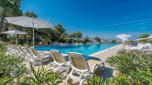 Bluesun Holiday Village Alan - Leto sa punim pansionom u sjevernoj Dalmaciji, Starigrad Paklenica, Dalmacija, Hrvatska - 64.556 RSD - 2x noćenje u Standard dvokrevetnoj sobi sa balkonom za 2 osobe, Puni pansion