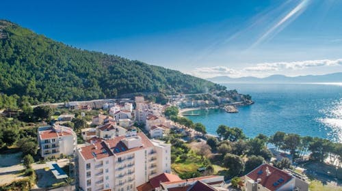 Hotel Bella Vista - Leto u Drveniku, Drvenik, Makarska rivijera, Dalmacija, Hrvatska - 162.655 RSD - 7x noćenje u dvokrevetnoj sobi pogled park za 2 osobe (1. dete do 11,99 godina i 2. dete do 2,99 godina besplatno), Polupansion (buffet doručak i večera)
