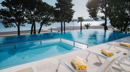 Ilirija Resort - Hotel Adriatic - Last minute zabavno leto sa punim pansionom, Biograd na Moru, Dalmacija, Hrvatska - 118.433 RSD - 5x noćenje u dvokrevetnoj Comfort sobi za 2 osobe (1 dete do 12 godina i 1 dete do 7 godina besplatno), Pun pansion
