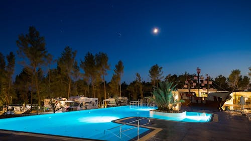 Santa Marina Boutique Camping - Premium glamping, Poreč, Istra, Hrvatska - 36.381 RSD - 5x noćenje u premium glamping šatoru sa 2 spavaće sobe za do 5 osoba (4 odrasle osobe i 1 dete do 11,99 godina), Posteljina i peškiri