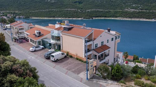 Hotel Adria - Letnji odmor u Neumu, Neum, Bosna i Hercegovina - 75.017 RSD - 5x noćenje u trokrevetnoj sobi za 3 osobe (dete do 7 godina besplatno), Doručak