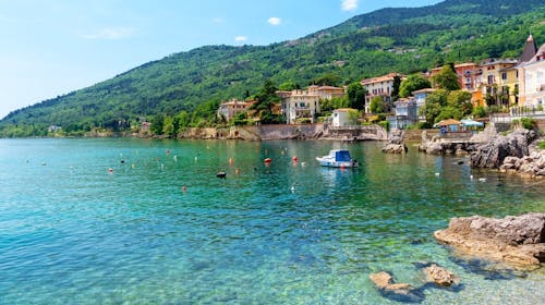 Hotel Lovran - Last minute letnji vikend odmor u Lovranu, Lovran, Hrvatska - 32.872 RSD - 2x noćenje u dvokrevetnoj Standard sobi sa pogledom na ulicu za 2 osobe (1 dete do 6,99 godina besplatno), Buffet doručak