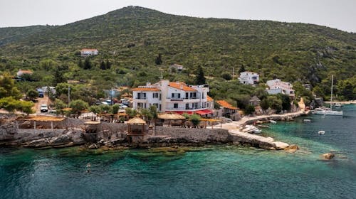Hotel Timun - Last minute leto na ostrvu Hvar, Hvar, Dalmacija, Hrvatska - 56.351 RSD - 4x noćenje u dvokrevetnoj sobi sa balkonom (pogled park) za 2 osobe, Polupansion (buffet doručak i večera (2 menija: mesni i riblji) u 3 sleda: predjelo, glavno jelo, salata i desert)