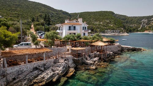 Hotel Timun - Last minute leto na ostrvu Hvar, Hvar, Dalmacija, Hrvatska - 69.265 RSD - 5x noćenje u dvokrevetnoj sobi sa balkonom (pogled park) za 2 osobe, Polupansion (buffet doručak i večera (2 menija: mesni i riblji) u 3 sleda: predjelo, glavno jelo, salata i desert)