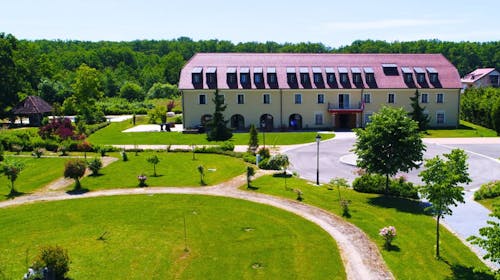 Hotel Dvorac Jurjevec - Letnji odmor u raskošnom stilu Dvorca Jurjevec, Brežane Lekeničke, Hrvatska - 40.499 RSD - 2x noćenje u dvokrevetnoj Standard sobi za 2 osobe, Doručak
