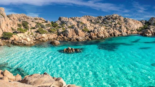 Leto na Sardiniji, Alghero , Italija - 181.863 RSD - 7x noćenje u apartmanu za 2 osobe, 2x povratna avionska karta Beograd - Alghero - Beograd