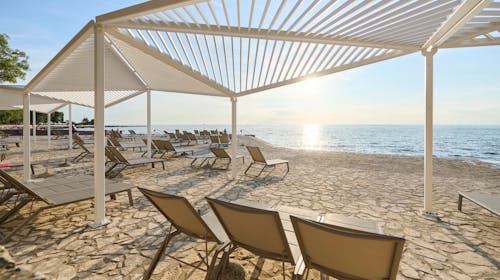 Hotel Pelegrin Plava Laguna - Leto u obnovljenom hotelu u Istri - Posebna akcija, Umag, Istra, Hrvatska - 76.048 RSD - 2x noćenje u Classic sobi sa balkonom (park strana) za 2 osobe (1. dete do 11,99 godina i 2. dete do 4,99 godina besplatno), Polupansion