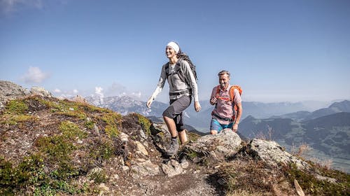 Hotel Zum Pinzger - Autentičan alpski odmor u Tirolu, Stumm im Zillertal, Austrija - 49.889 RSD - 2x noćenje u Superior dvokrevetnoj sobi sa balkonom i dodatnim ležajem (2+2) za 2 osobe (1 dete do 11,99 godina boravi besplatno), Polupansion (bogat buffet doručak i večera u 4 sleda sa vegetarijanskim opcijama, uključujući salatni buffet)