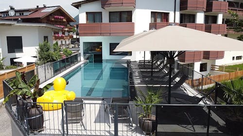 Hotel Zum Pinzger - Autentičan alpski odmor u Tirolu, Stumm im Zillertal, Austrija - 45.997 RSD - 2x noćenje u Standard dvokrevetnoj sobi sa balkonom (2+0) za 2 osobe, Polupansion (bogat buffet doručak i večera u 4 sleda sa vegetarijanskim opcijama, uključujući salatni buffet)