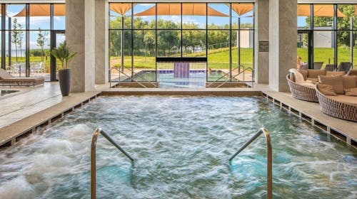 Sirius Hotel Superior - Ekskluzivni wellness odmor za parove, Keszthely, Mađarska - 38.028 RSD - 2x noćenje u Standard dvokrevetnoj sobi sa pogledom na grad ili park za 2 osobe, Polupansion