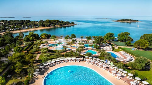 Kamp Polari - Mobilna kućica Standard , Rovinj, Istra, Hrvatska - 50.469 RSD - 2x noćenje u mobilnoj kućici Standard za do 6 osoba (4 odrasle osobe i 2 dece do 11,99 godina), Korištenje spoljašnjeg bazena
