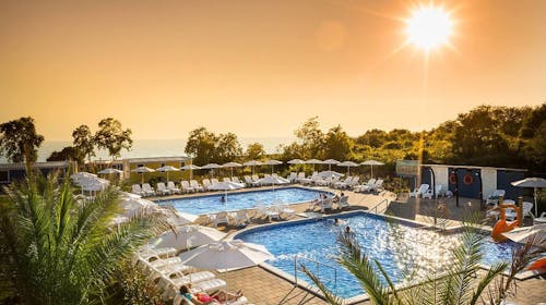 Aminess Planet Camping Maravea Resort - Last minute leto po akcijskoj ceni, Novigrad, Istra, Hrvatska - 56.328 RSD - 2x noćenje u Maravea Premium Holiday Home za do 6 osoba (4 odrasle osobe i 2 dece do 11,99 godina ili 5 odraslih osoba), Trošak plina, vode i struje