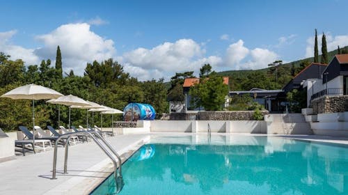 Holiday Resort Ad Turres - Last minute leto u Crikvenici - Posebna akcija, Crikvenica, Hrvatska - 58.554 RSD - 3x noćenje u Standard dvokrevetnoj sobi sa balkonom (morska strana) za 2 osobe (1 dete do 11,99 godina besplatno), Polupansion