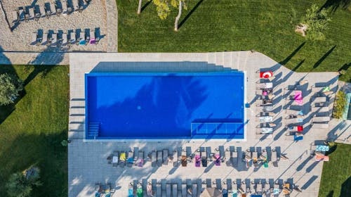 Villas Arausana & Antonina - Leto uz more - Posebna akcijska cena, Vodice, Dalmacija, Hrvatska - 132.949 RSD - 5x noćenje u dvokrevetnoj sobi sa balkonom (morska strana) za 2 osobe (1 dete do 11,99 godina i 2. dete do 2,99 godina besplatno), Polupansion