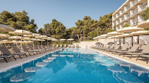 Aminess Senses Resort - Porodični letnji all inclusive light na Hvaru - Posebna akcija , Vrboska, ostrvo Hvar, Hrvatska - 76.045 RSD - 3x noćenje u dvokrevetnoj Superior sobi sa balkonom za 2 osobe (1 dete do 9,99 godina besplatno), All inclusive light