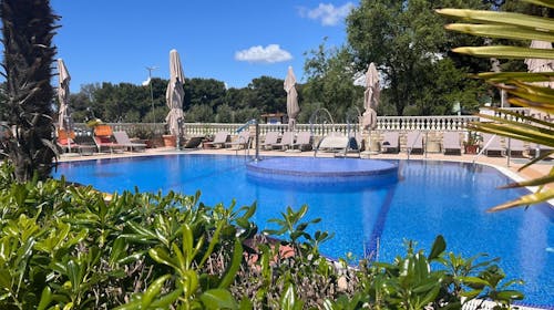 Hotel Miramare Vodice - Ljeto u Dalmaciji sa korištenjem bazena, Vodice, Dalmacija, Hrvatska - 80.857 RSD - 3x noćenje u dvokrevetnoj sobi sa balkonom pogled park za 2 osobe (1 dete do 11,99 godina i 1 dete do 4,99 godina besplatno), Polupansion