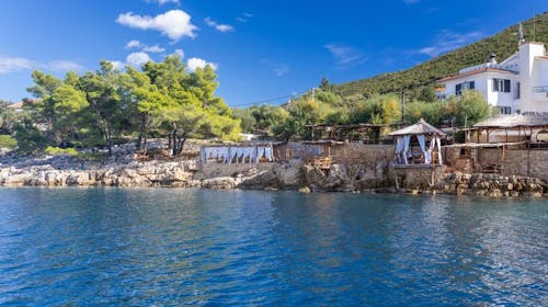 Hotel Timun - Leto na Hvaru, Hvar, Dalmacija, Hrvatska - 88.010 RSD - 5x noćenje u dvokrevetnoj sobi sa balkonom (pogled park) za 2 osobe, Polupansion (buffet doručak i večera (2 menija: mesni i riblji) u 3 sleda: predjelo, glavno jelo, salata i desert)