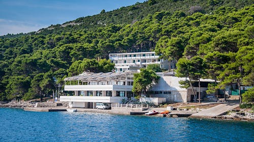 Hotel Lavanda - Letnji odmor na Dugom otoku, Božava, Dalmacija, Hrvatska - 44.704 RSD - 3x noćenje u Standard sobi sa pogledom na more i balkonom za 2 osobe, Polupansion (buffet doručak i večera)