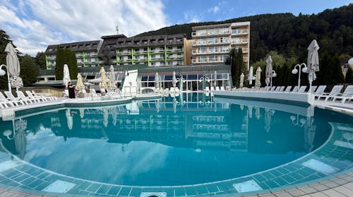 Hotel Vesna - Terme Topolšica - Letnji odmor sa punim pansionom - Plaćaš 4, boraviš 5 noći - Posebna akcija, Topolšica, Slovenija - 64.424 RSD - 5x noćenje u dvokrevetnoj Standard sobi za 2 osobe (1 dete do 14,99 godina i 1 dete do 4,99 godina besplatno), Pun pansion