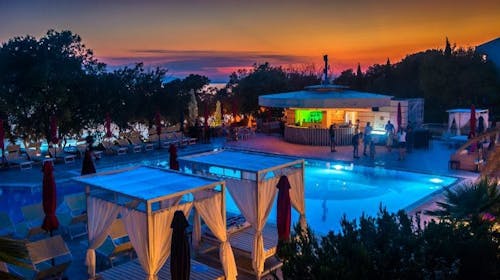 La Luna Island Hotel - Porodični letnji all inclusive odmor na Pagu - Posebna akcija, Lun, ostrvo Pag, Hrvatska - 95.293 RSD - 3x noćenje u dvokrevetnoj Standard sobi sa pomoćnim ležajem za 2 osobe (1 dete do 11,99 godina i 2. dete do 2,99 godina besplatno), All inclusive