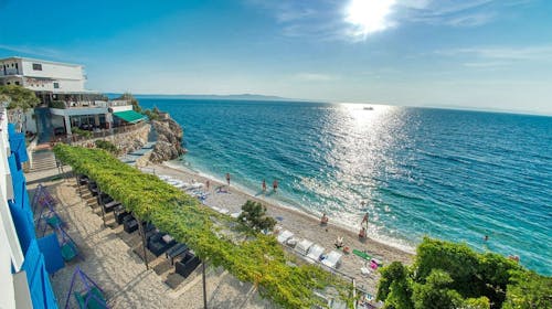 Beach Hotel Plaža - Leto u Dalmaciji, Drašnice, Makarska rivijera, Dalmacija, Hrvatska - 40.504 RSD - 3x noćenje u dvokrevetnoj Standard ili Annex (zavisno od raspoloživosti) sobi za 2 osobe, Bogati buffet doručak
