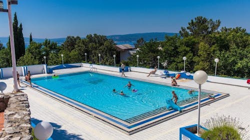 Holiday Resort Ad Turres - Leto u Crikvenici, Crikvenica, Hrvatska - 160.720 RSD - 7x noćenje u Standard dvokrevetnoj sobi sa balkonom (morska strana) za 2 osobe (1 dete do 11,99 godina besplatno), Polupansion